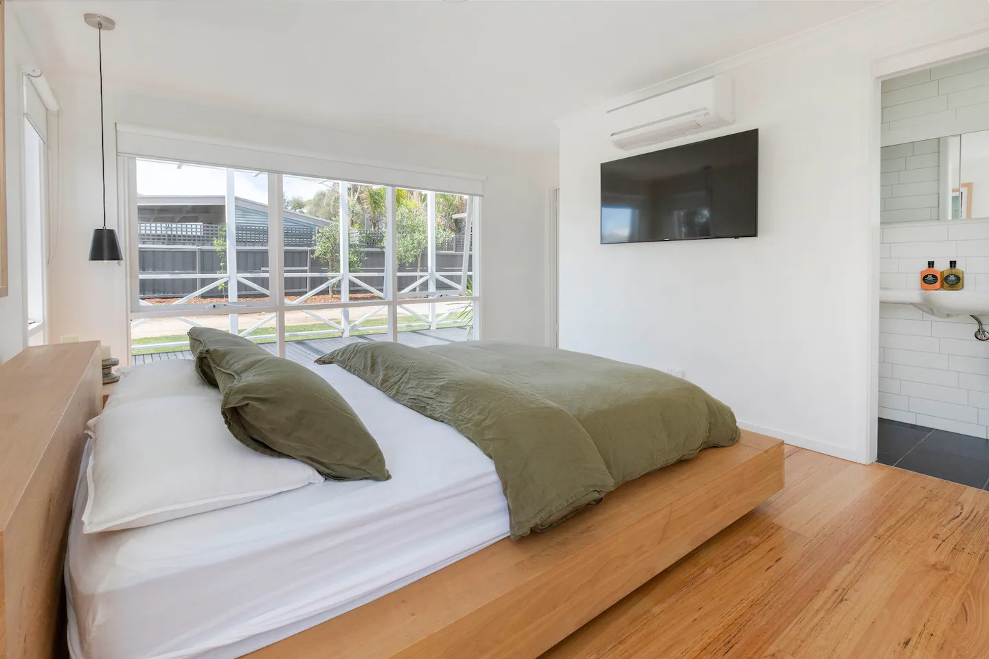 2adfebce-f19e-46d8-a6c4-fab2df51b808