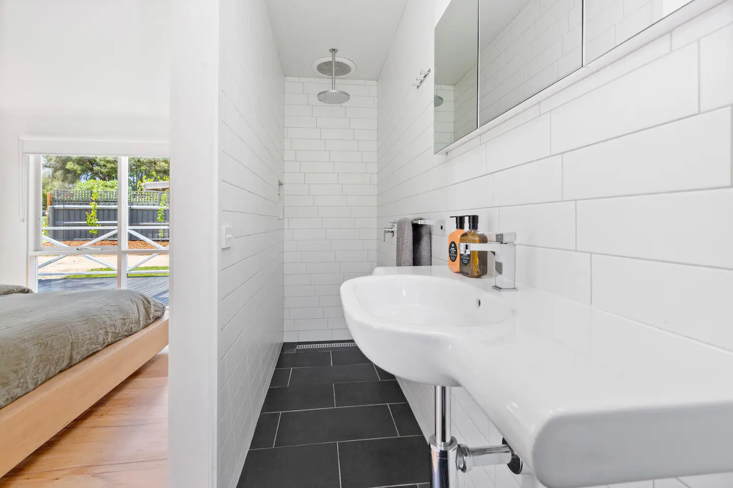 5701f198-e03b-495c-bf55-f6a699aca7e4